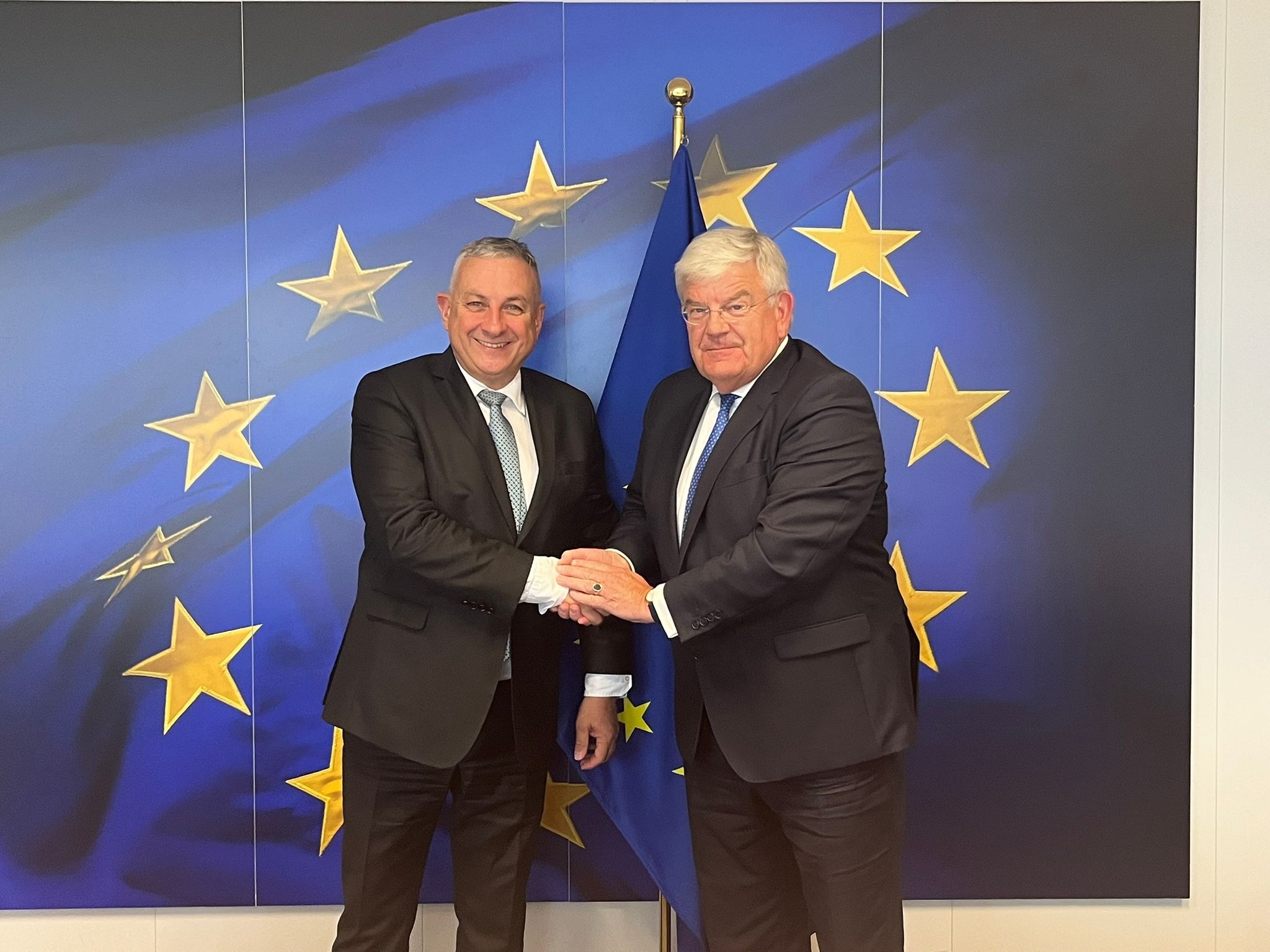 UCLG President, Jan van Zanen, met with EU Commissioner Jozef Síkela